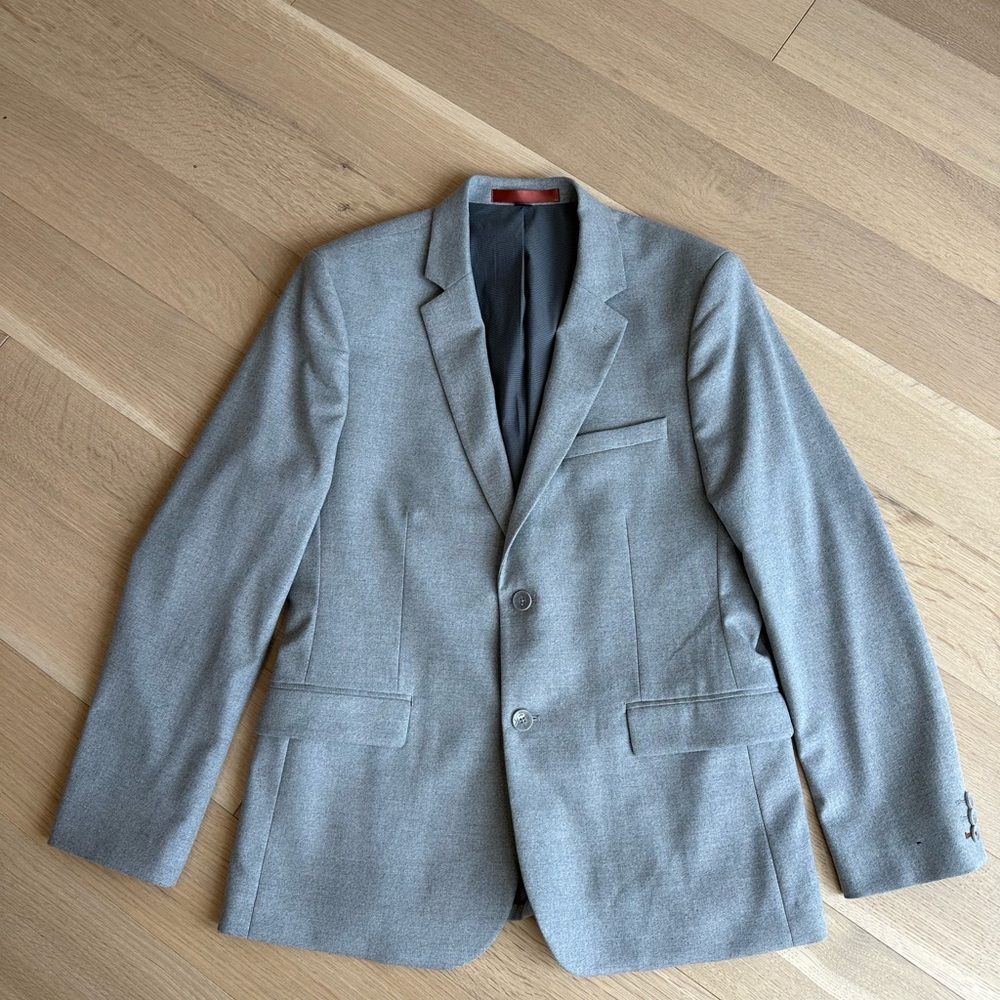 RW&CO Mens 2-piece slim fit suit grey. Jacket 42, pants 36x32